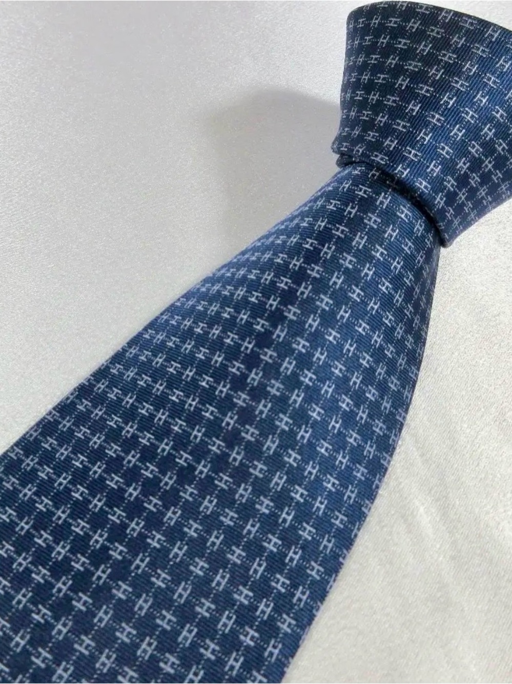 Hermès Faconnee H Tie, Japanese Style, Navy